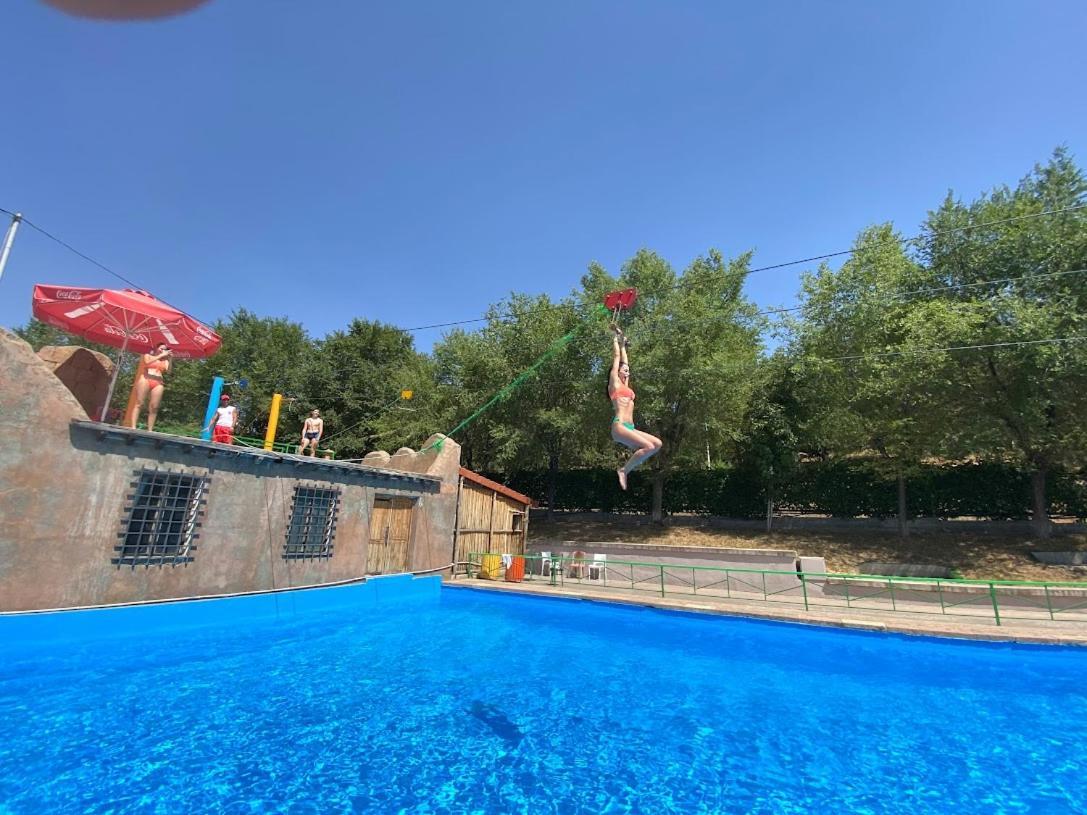 Aquapark Hotel & Villas Єреван Екстер'єр фото